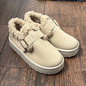 Cozy Tan Shoes with Faux Fur Lining